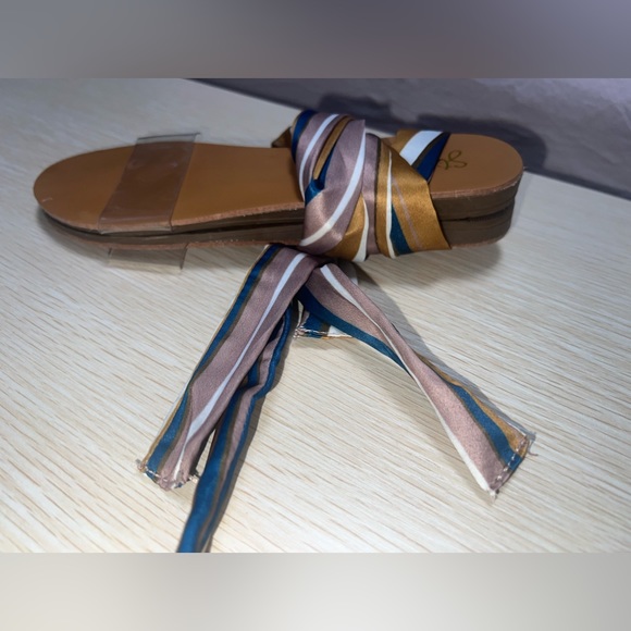 Tie up sandals , strip straps - Picture 7 of 8